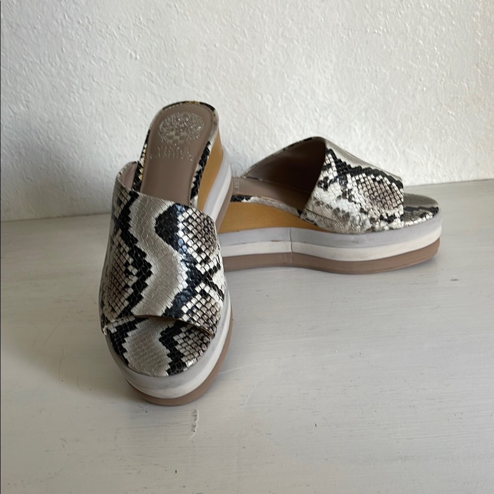 NWOB Vince Camuto Snakeskin Platform Slide Sandals